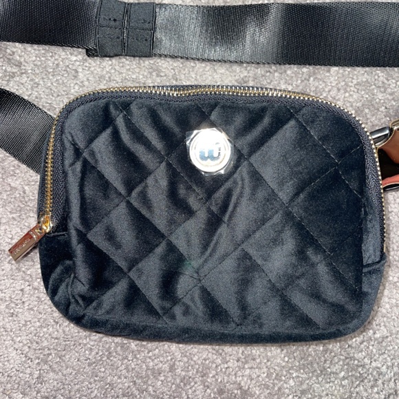 New Black Quilted Velvet Belt Bag Wantable - Picture 2 of 4